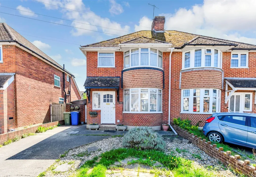 How Estate Agents in Faversham Can Help You Find Your Dream Home 