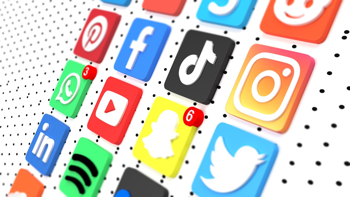 Scroll-Stopping Success: Best Social Media Content Creation Tools for 2025